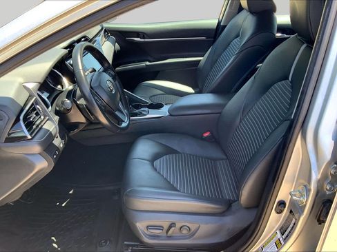 Used 2020 Toyota Camry SE FWD image 8