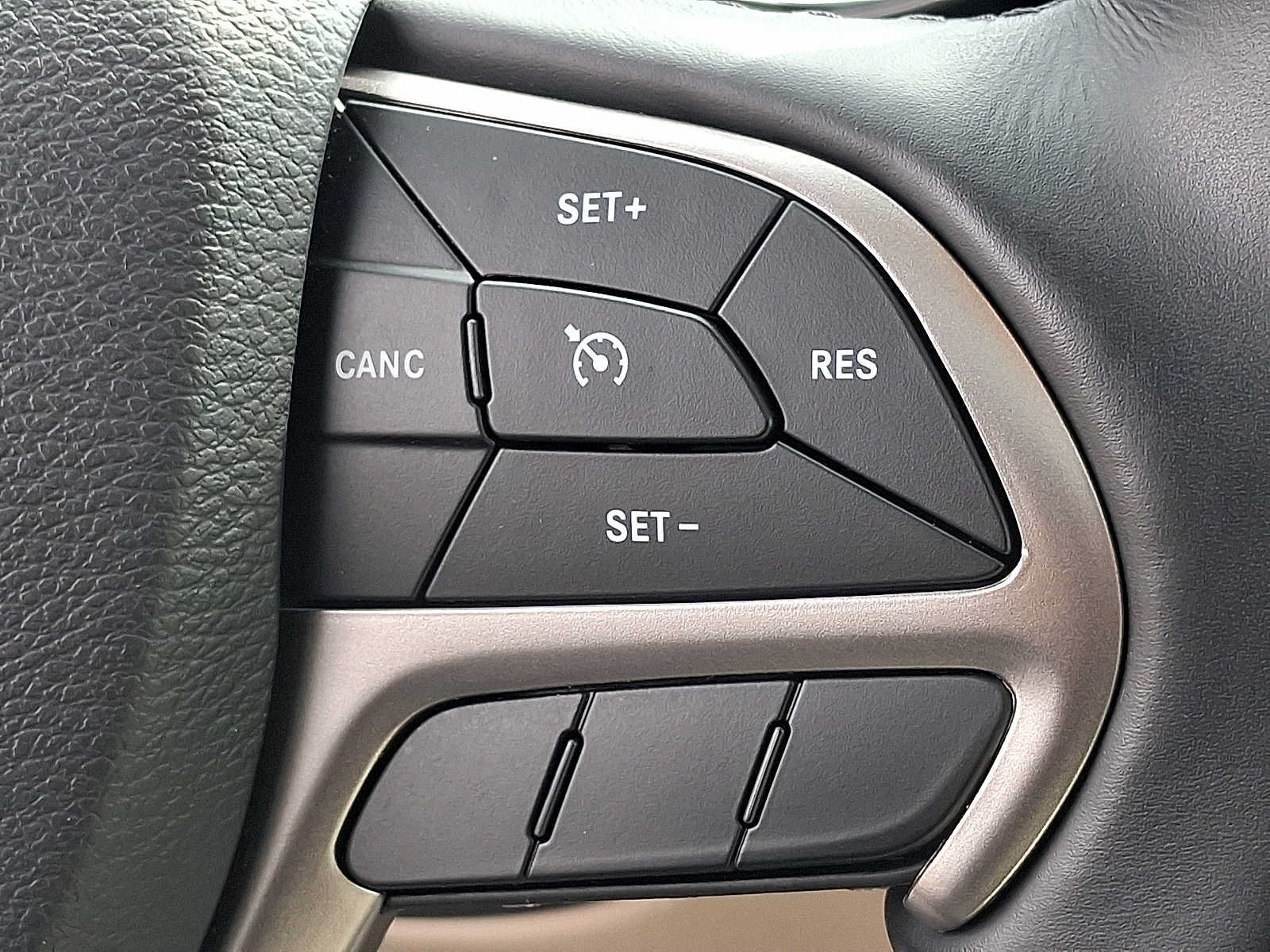 Used 2021 Jeep Grand Cherokee Limited w/ Premium Lighting Group AWD/4WD image 23