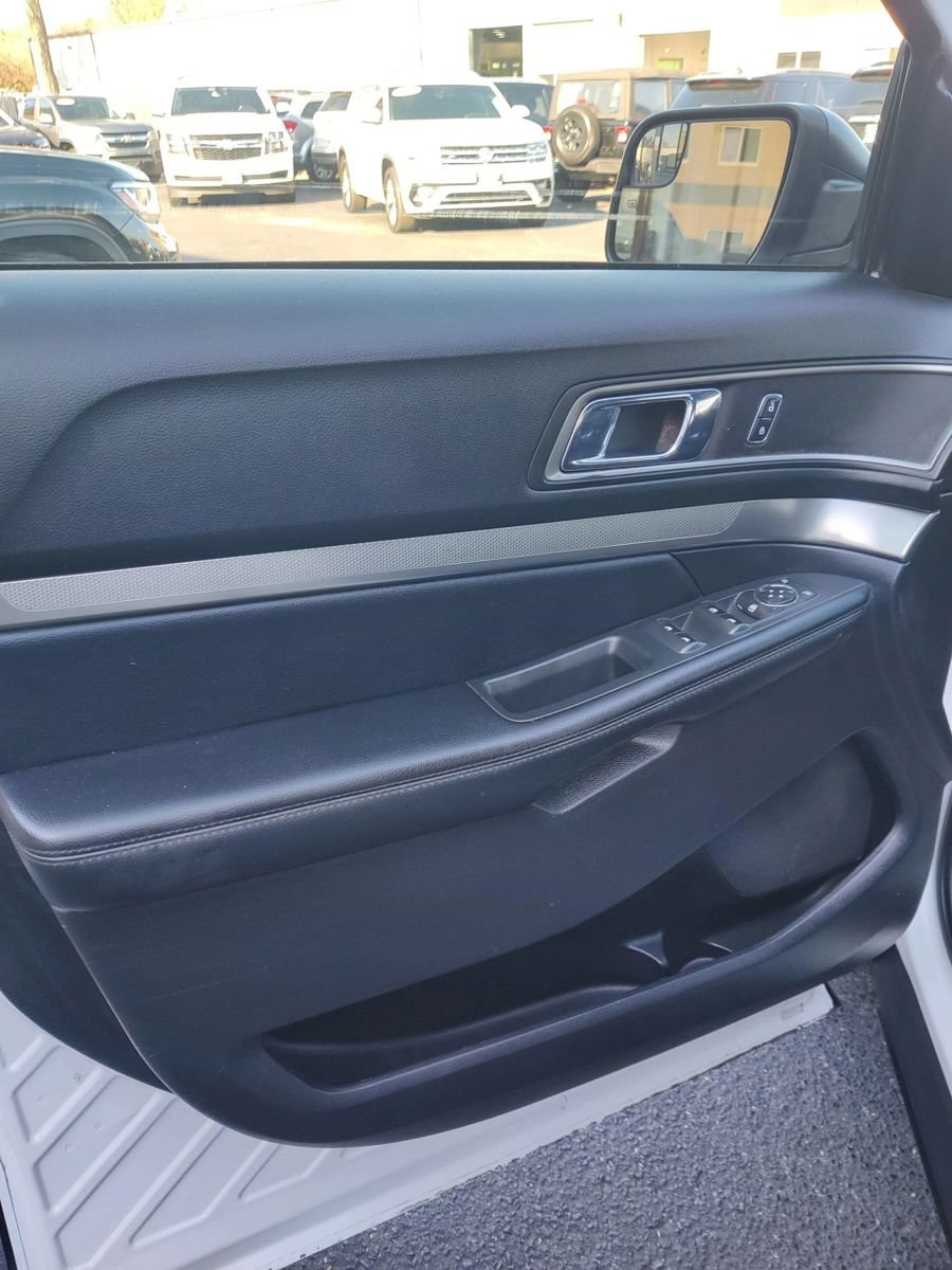 Used 2018 Ford Explorer XLT AWD/4WD image 29