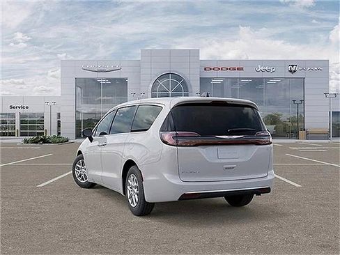 New 2026 Chrysler Pacifica Select image 5
