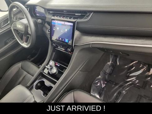 Used 2024 Jeep Grand Cherokee Limited AWD/4WD image 19