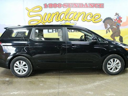 Used 2018 Kia Sedona L image 1