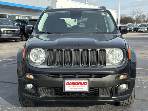 Used 2016 Jeep Renegade Latitude image 3
