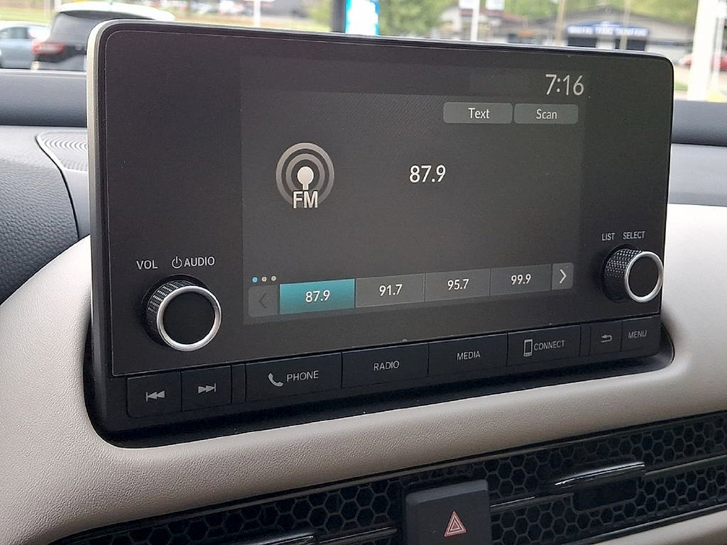 Used 2025 Honda HR-V LX image 16