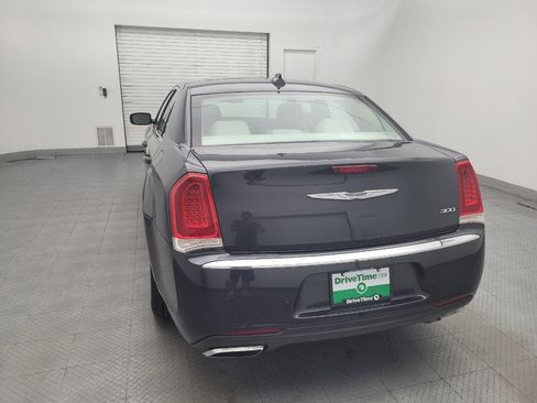 Used 2016 Chrysler 300 Limited RWD image 6