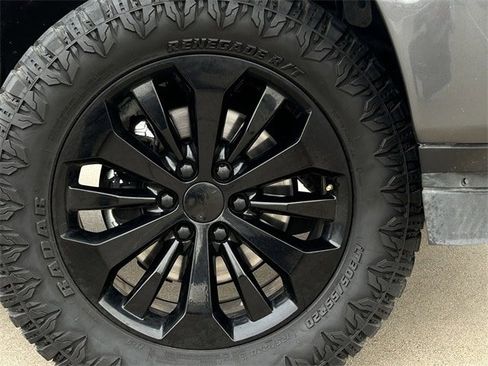 Used 2020 Ford F150 Platinum w/ Equipment Group 701A Luxury image 10