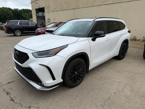 Used 2024 Toyota Highlander XSE AWD/4WD image 1