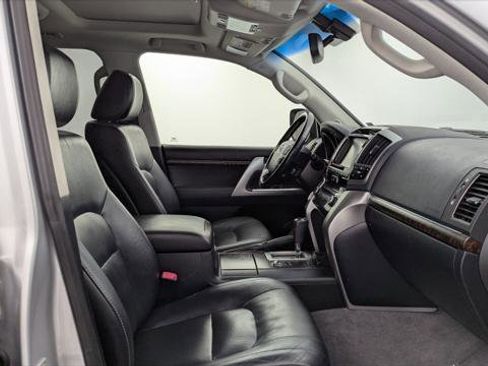 Used 2015 Toyota Land Cruiser AWD/4WD image 17