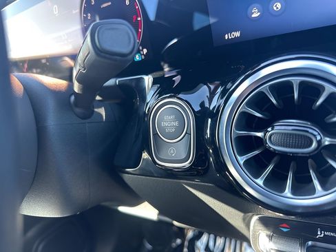 Used 2025 Mercedes-Benz GLA 250 image 21