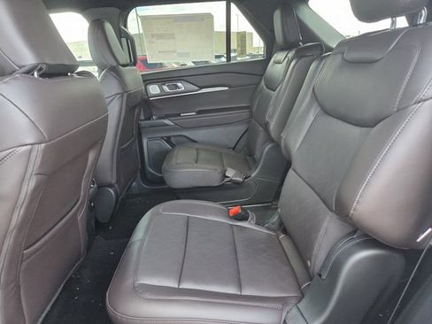 New 2026 Ford Explorer Platinum image 16