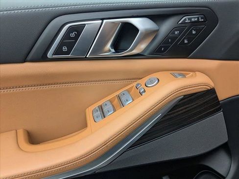 Used 2023 BMW X7 xDrive40i w/ Executive Package image 10