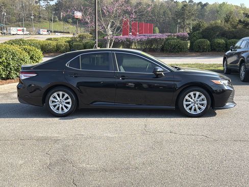 Used 2019 Toyota Camry LE image 18
