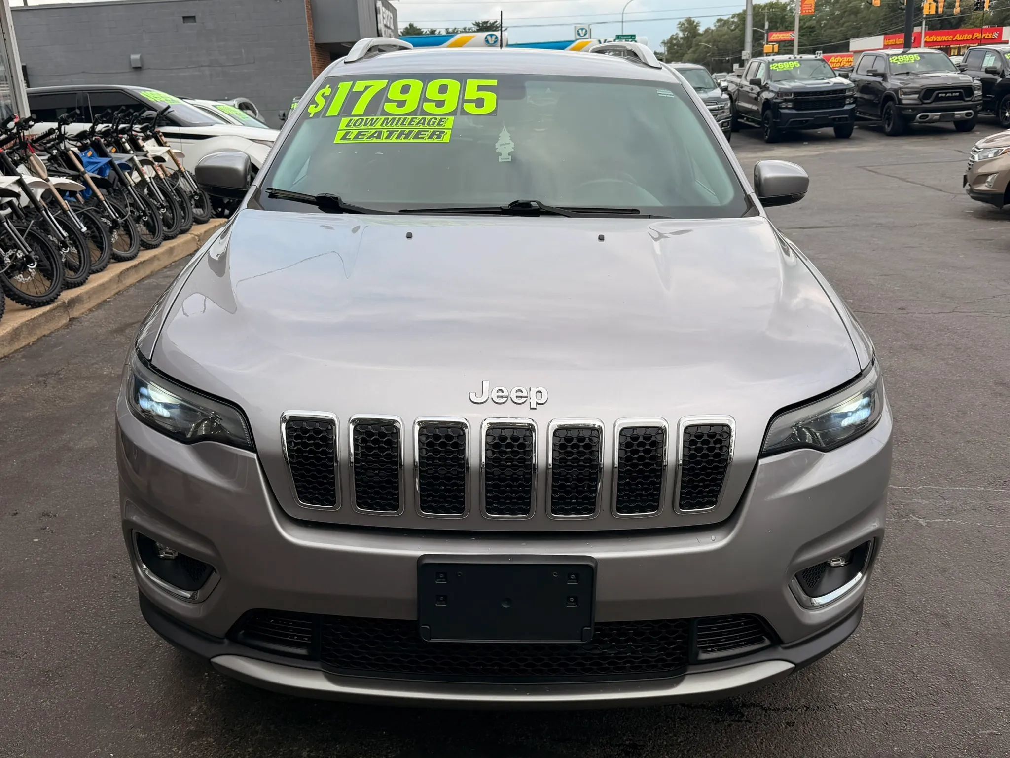 Used 2019 Jeep Cherokee Limited AWD/4WD image 7