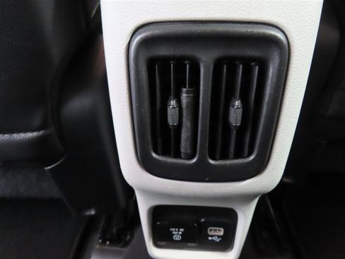 Used 2019 Jeep Compass Latitude image 26