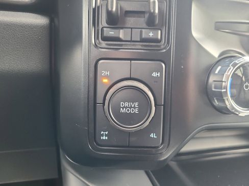 Certified 2025 Ford F350 Lariat w/ Black Appearance Package image 36