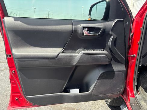 Used 2021 Toyota Tacoma TRD Sport w/ Technology Package RWD image 6