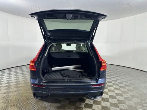 Used 2025 Volvo XC60 B5 Core AWD/4WD image 9