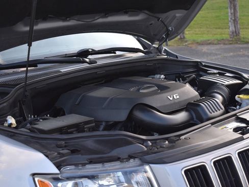 Used 2014 Jeep Grand Cherokee Limited image 37