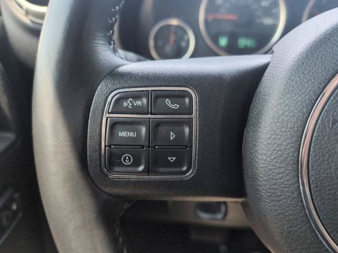 Used 2017 Jeep Wrangler Unlimited Sahara w/ Connectivity Group AWD/4WD image 18
