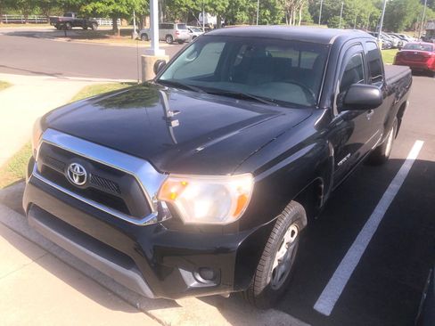 Used 2012 Toyota Tacoma 2WD Access Cab w/ SR5 Pkg image 2