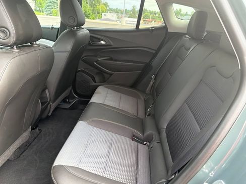 Used 2025 Chevrolet Trax LT FWD image 21