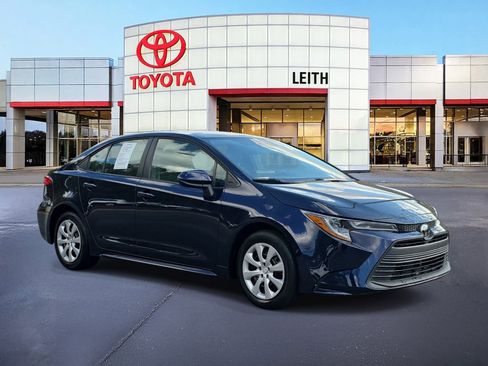 Used 2023 Toyota Corolla LE image 3