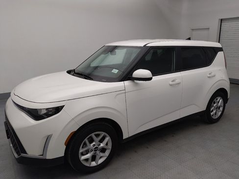 Used 2025 Kia Soul LX w/ LX Technology Package image 2