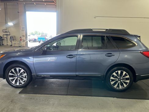 Used 2017 Subaru Outback 2.5i Limited AWD/4WD image 9