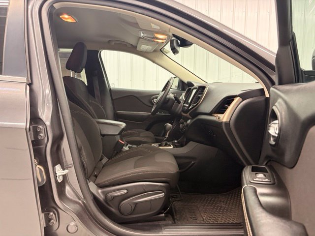 Used 2015 Jeep Cherokee Latitude w/ Cold Weather Group AWD/4WD image 11