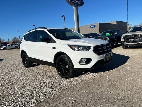 Used 2019 Ford Escape SE image 1