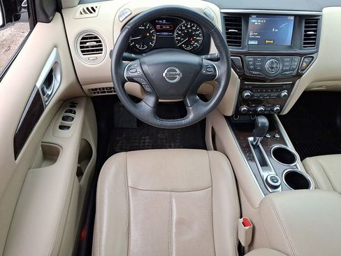 Used 2016 Nissan Pathfinder Platinum image 12
