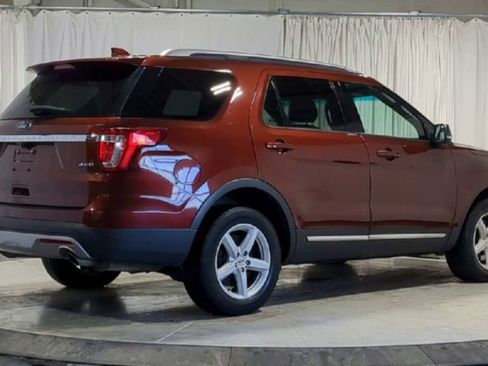 Used 2016 Ford Explorer XLT w/ Equipment Group 202A image 10