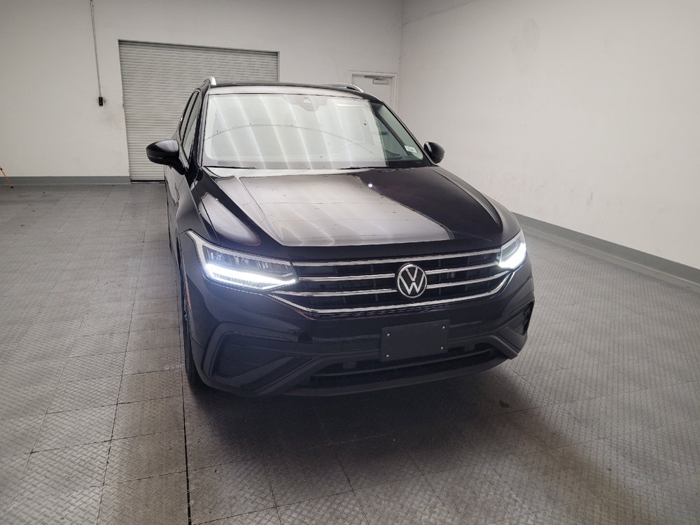 Used 2023 Volkswagen Tiguan SE w/ Panoramic Sunroof Package FWD image 14