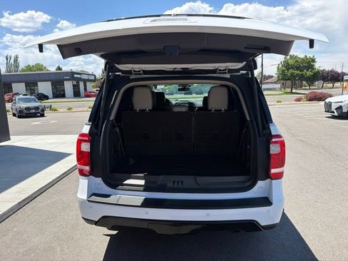 Used 2020 Ford Expedition XLT w/ Equipment Group 202A AWD/4WD image 8