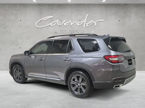 Used 2025 Honda Pilot Touring image 14