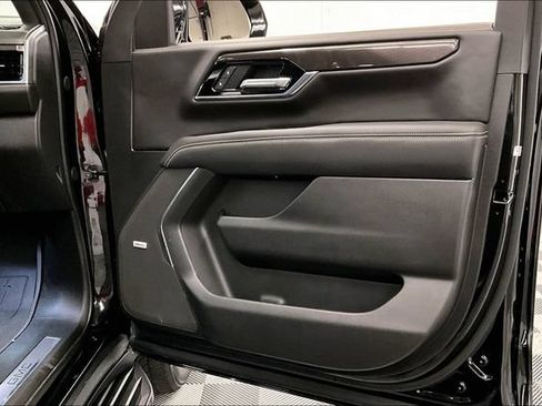 Used 2025 GMC Yukon Elevation w/ Elevation Premium Package AWD/4WD image 22