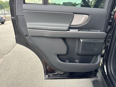 Used 2025 Ford Expedition Active AWD/4WD image 34
