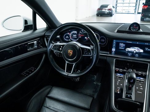 Used 2020 Porsche Panamera 4 image 10