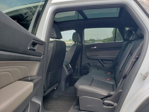 Used 2023 Volkswagen Atlas Cross Sport SEL AWD/4WD image 33
