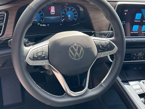 New 2026 Volkswagen Atlas SE FWD image 8