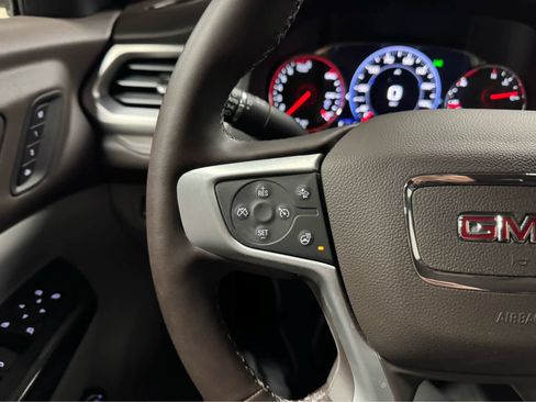 Certified 2023 GMC Acadia SLT w/ Technology Package image 22