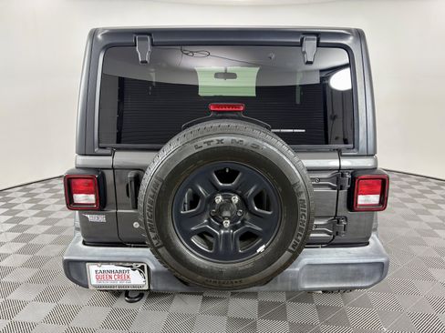 Used 2019 Jeep Wrangler Sport image 4