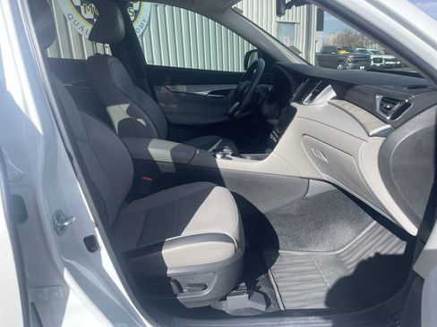Used 2024 INFINITI QX50 Sensory image 17
