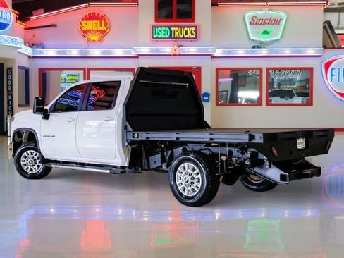 Used 2024 Chevrolet Silverado 2500 LT w/ Convenience Package image 4