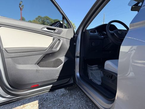 Used 2021 Volkswagen Tiguan SE w/ Panoramic Sunroof Package image 14