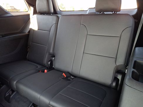 Used 2023 Chevrolet Traverse LT AWD/4WD image 11