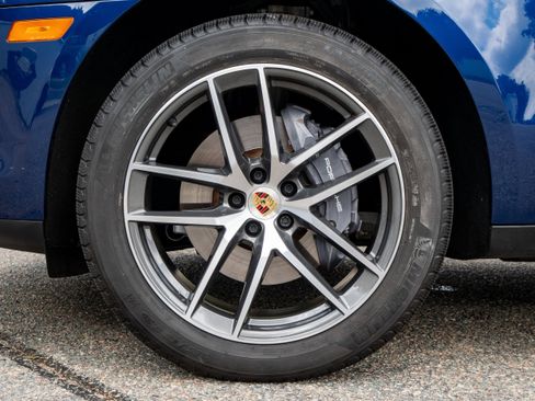 Used 2024 Porsche Macan image 19