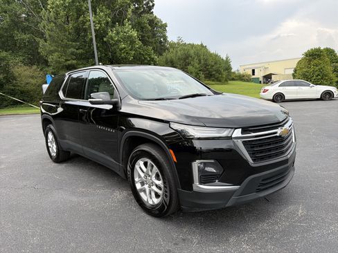Used 2022 Chevrolet Traverse LS FWD image 3