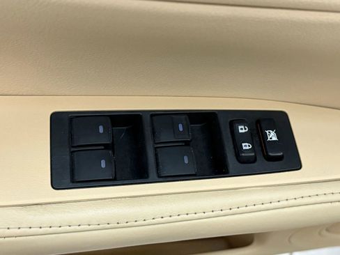 Used 2013 Lexus ES 300h image 22