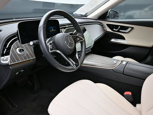 Used 2025 Mercedes-Benz E 450 4MATIC Sedan image 17